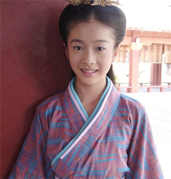 10年她参演了古装宫廷剧《美人心计》,剧中饰演童年时期的馆陶公主