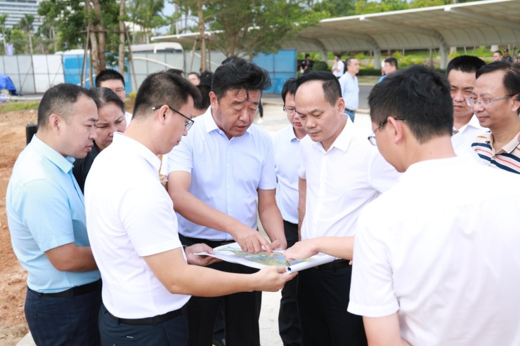 三亚市委书记严朝君莅临 "三亚海昌梦幻海洋不夜城"调研指导