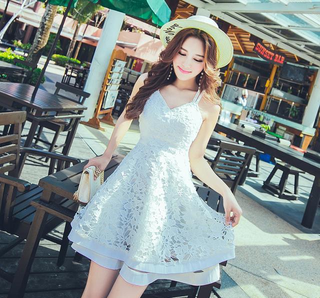 小吊带短裙, 满满的美腿散发十足女人味