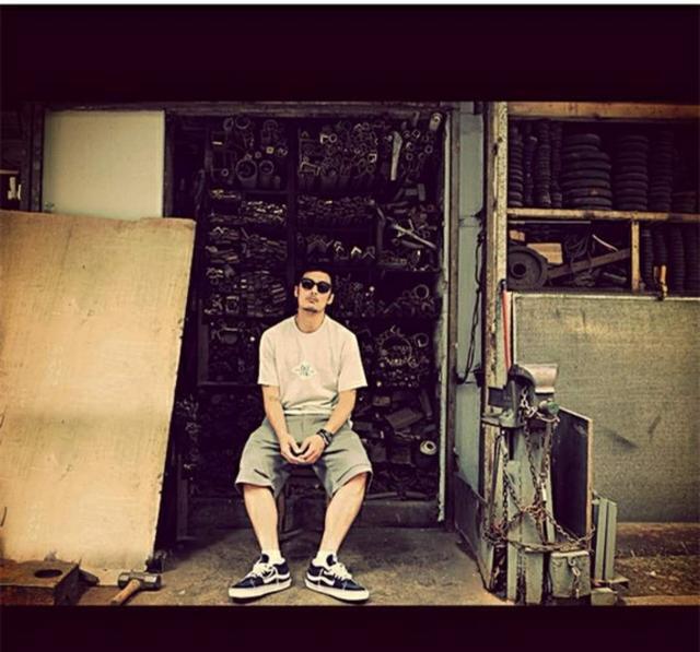 余文乐上脚 vans sk8 mid 黑白经典款中帮复古鞋