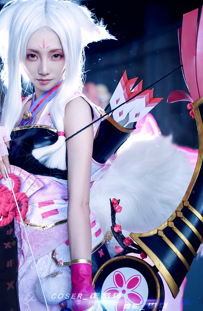 阴阳师手游,漂亮妹子白狼初意cos,突然的卖萌让我猝不及防