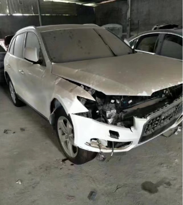 偶遇一台奥迪q5"僵尸车",有能力的2万开走