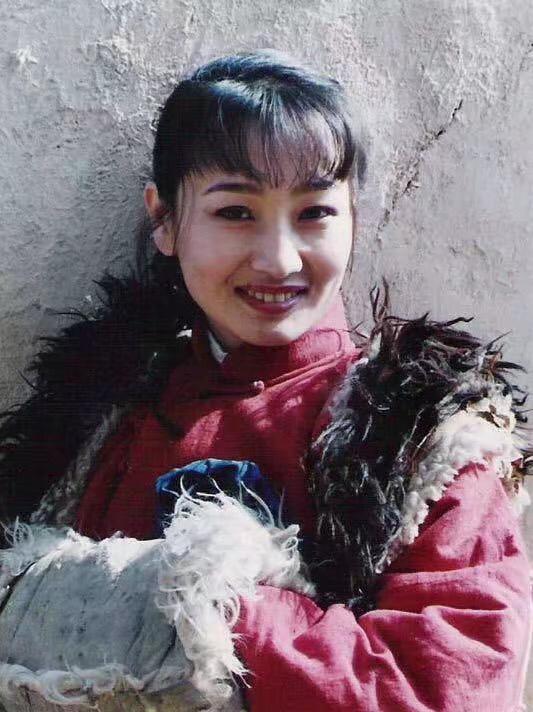 她曾是腾格尔的前妻,离婚多年后依旧是单身,至今都没有孩子!