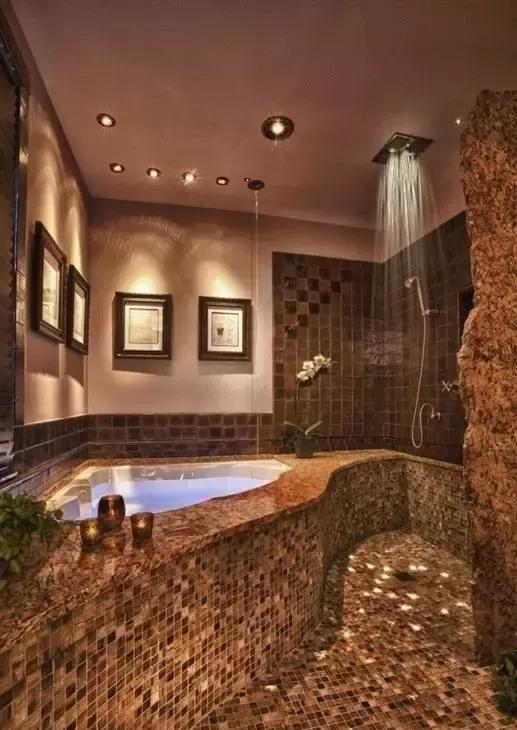 「家装e站」在这样的洗浴池里洗澡,你会脸红吗?