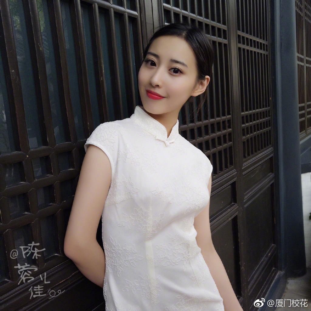 95年就读于中国戏曲学院身高163cm爱好唱歌尤克里里画画