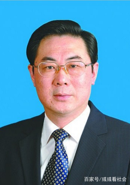 她体育专业出身迷倒市长官至县级贪钱9000多万最终被判无期