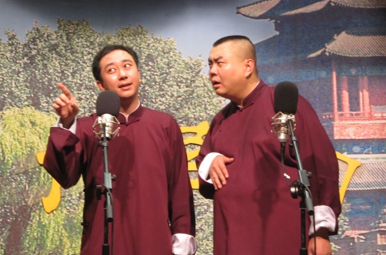 他是侯耀华弟子,凭借脱口秀走红,如今34岁却成家暴受害者?