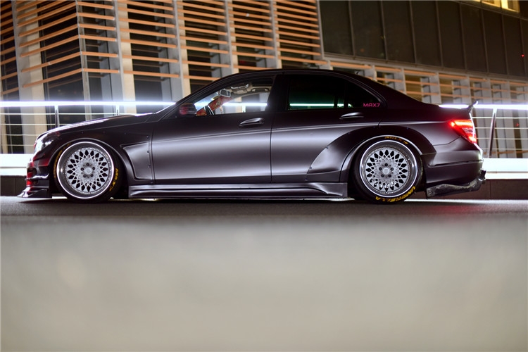 为宽体梦购入奔驰c级改装黑武士,这气场c63看了都要为之颤抖!