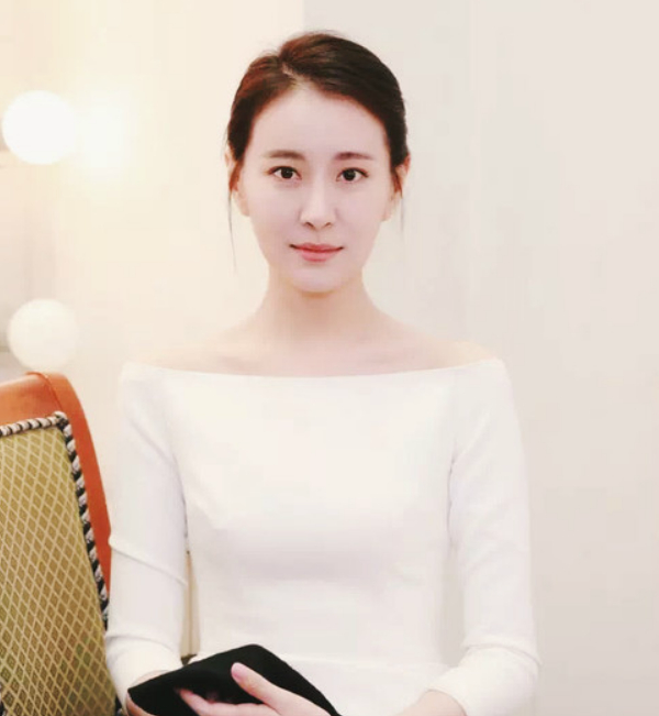 王乐君,花容月貌,性感优雅的身材尽显完美女神气质