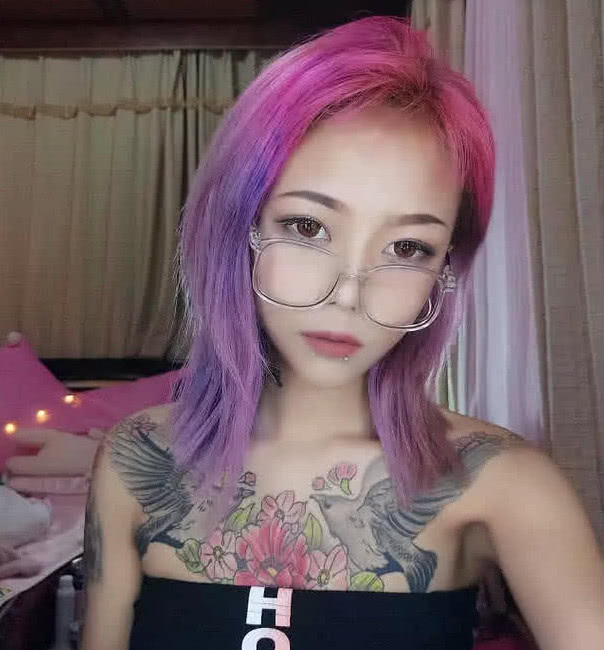 杨青柠好朋友顾茜茜,素颜照曝光,网友:"社会茜"果然不简单