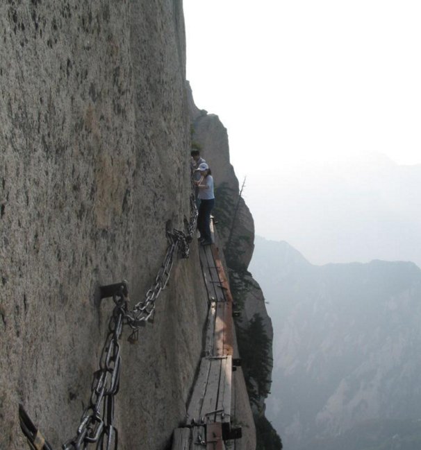 中国最"惊险"的山路:光看图就毛骨悚然,你敢尝试吗?