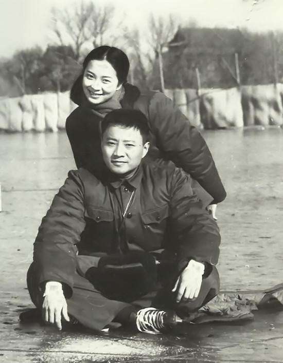 女同学则有《还珠格格》中的"令妃"娟子,傅彪的妻子张