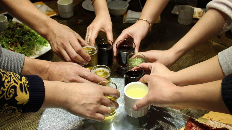 聚会应酬怕喝酒?教你一招白酒可以当水喝,朋友都不敢跟我喝了!