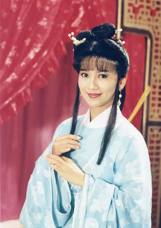 新白娘子白素贞10套服装她几乎是全国80后男人女人梦想