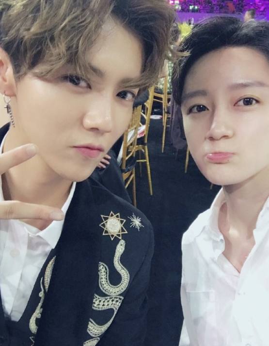 你永远不知道鹿晗在别人微博有多帅|鹿晗|合影|招牌式_新浪网