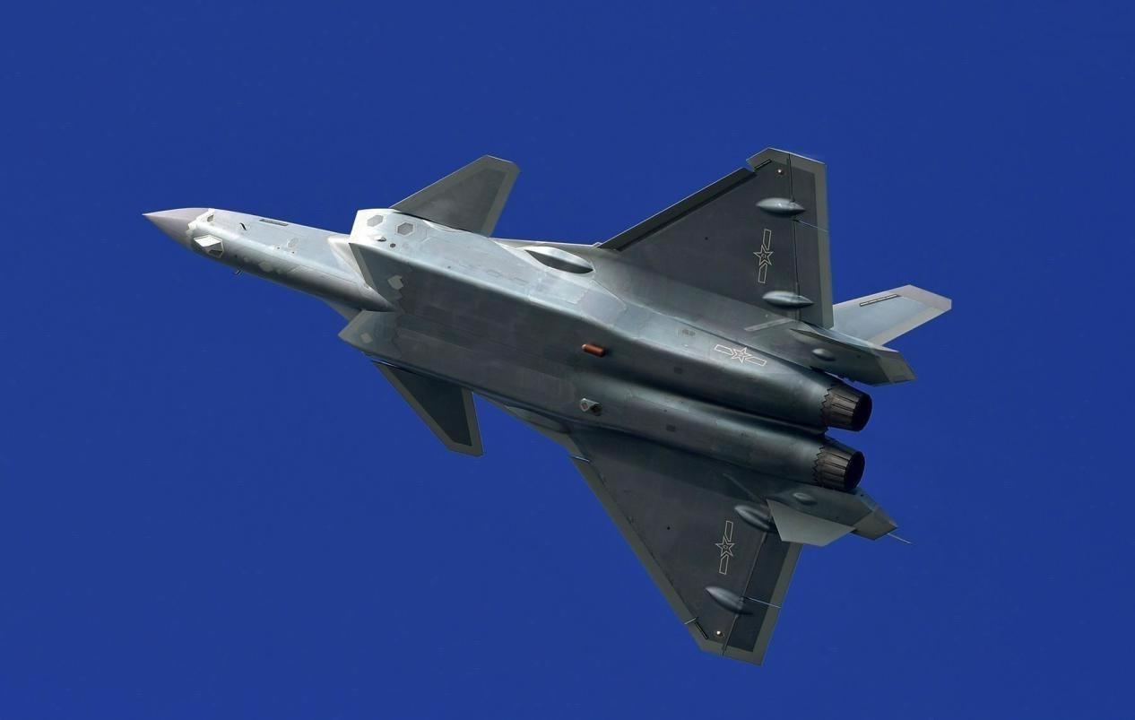 日本学者竟痴迷歼20,学者:歼20b凌驾f22之上