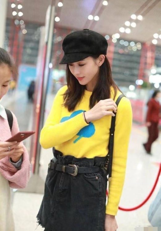 张钧甯:腰部用腰带勒出褶了,果然美女都是不过百的!