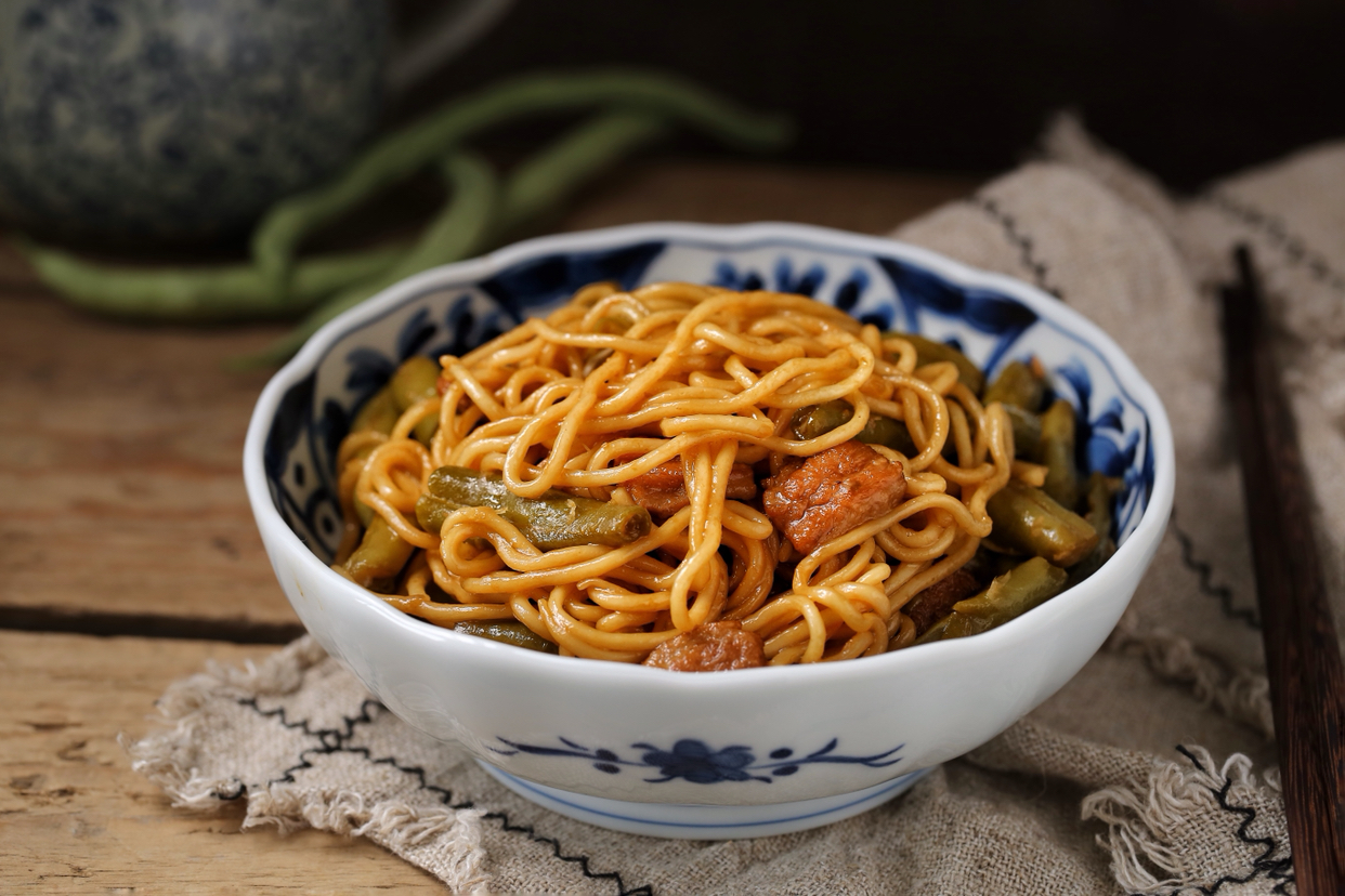 北方人最喜欢的豆角焖面,饭菜一锅出,每次都要吃到直打饱嗝|豆角|面条