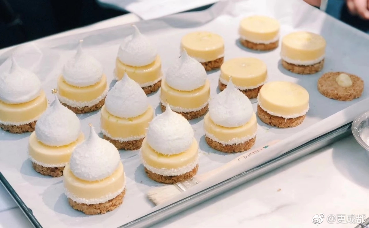 蓝带高级西点师成都开店,朝9晚9企图承包你的血糖.