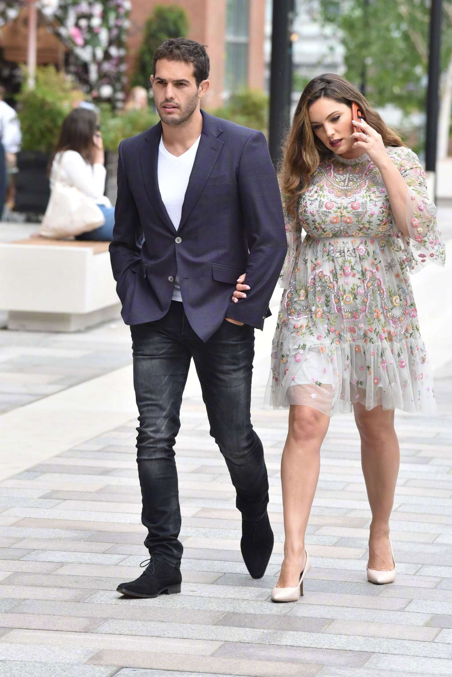 凯莉·布鲁克kelly brook 和现任法国男友 jeremy parisi 在伦敦外出