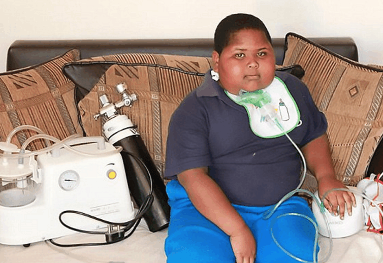 10岁男孩重达180斤,无法停止进食,不给食物就吃厕纸和土!