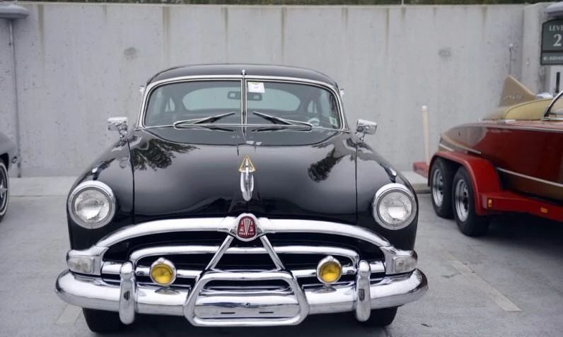 蒂格驾驶着一只股票大黄蜂,他称之为神话般的哈德逊大黄蜂,在赛季中