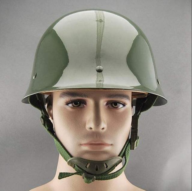 在对越自卫反击战中,我军为何不戴钢盔作战,其实原因很简单