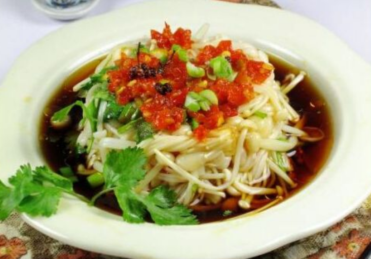 炝拌金针菇做法,够酸够辣才够江湖,超级过瘾,吃一口就爱上!