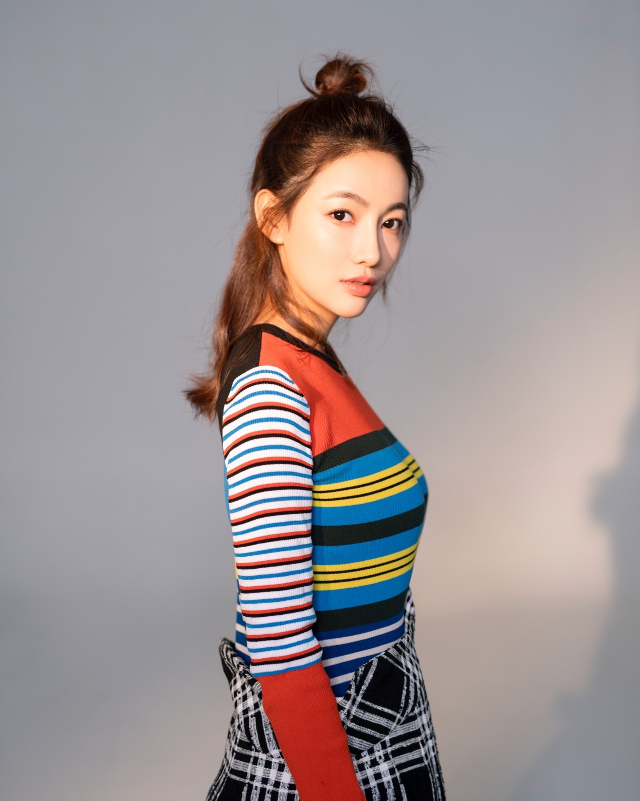 造型百变 窈窕付枚彰显时尚表现力