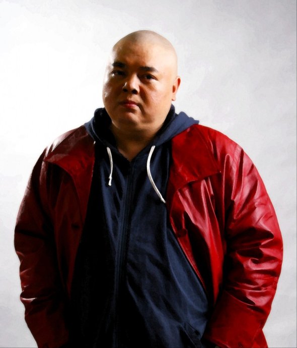 他是猪八戒专业户,为拍戏竟然增肥70斤,与老婆姐弟恋恩爱至今