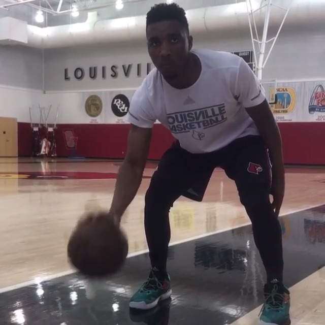 训练师Chris Brickley的控球挑战,4组不同控球,