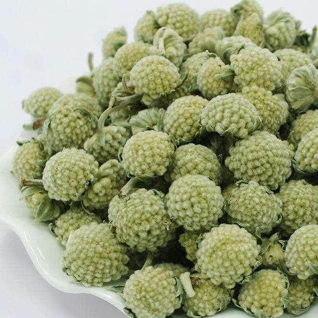 绿萝花泡水喝可以降三高,冠心病及各种血管炎,其中治疗高血压的效果