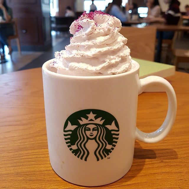 韩国星巴克推出新品紫薯拿铁据说紫薯的香味非常浓郁