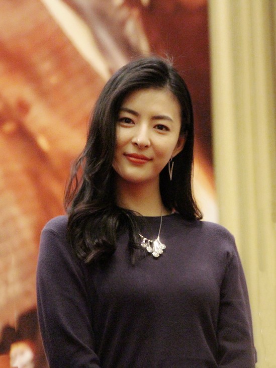 《香港大营救》首映 杨紫彤再现"文艺明星"风华