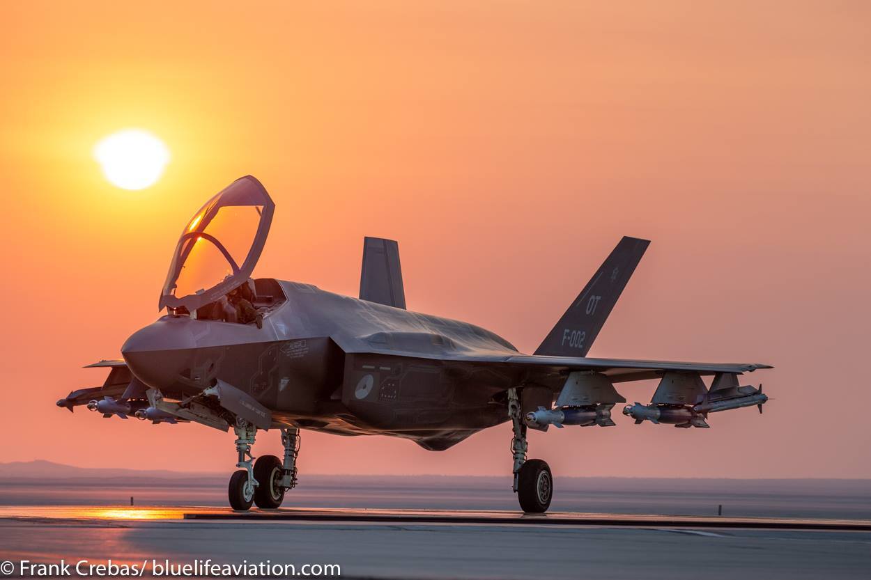 下挂载武器)的荷兰f-35a"闪电Ⅱ"战斗机|战斗机|武器|机翼_新浪新闻