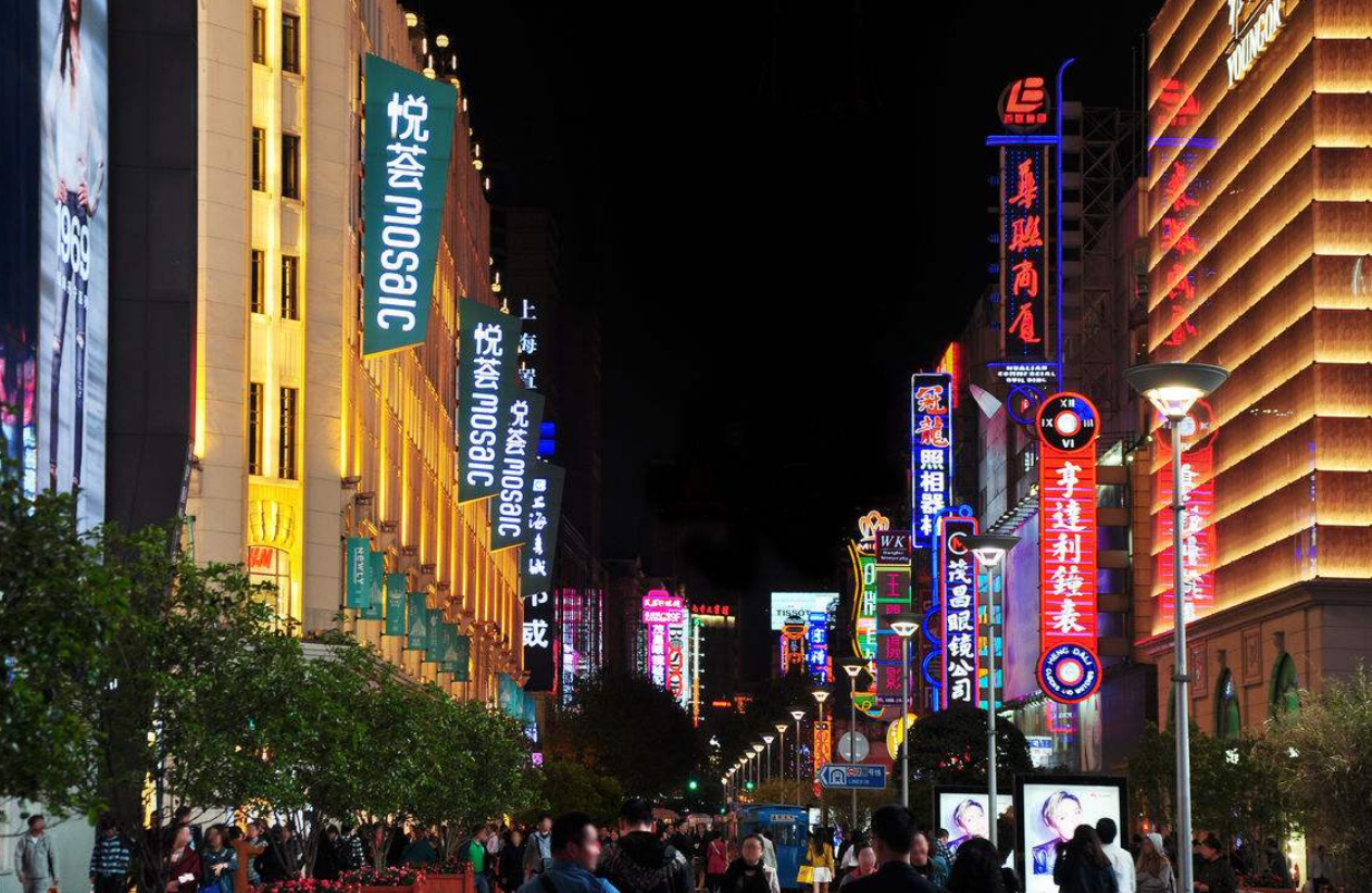 中国人气最旺的步行街人流量高达100万人你知道在哪里吗