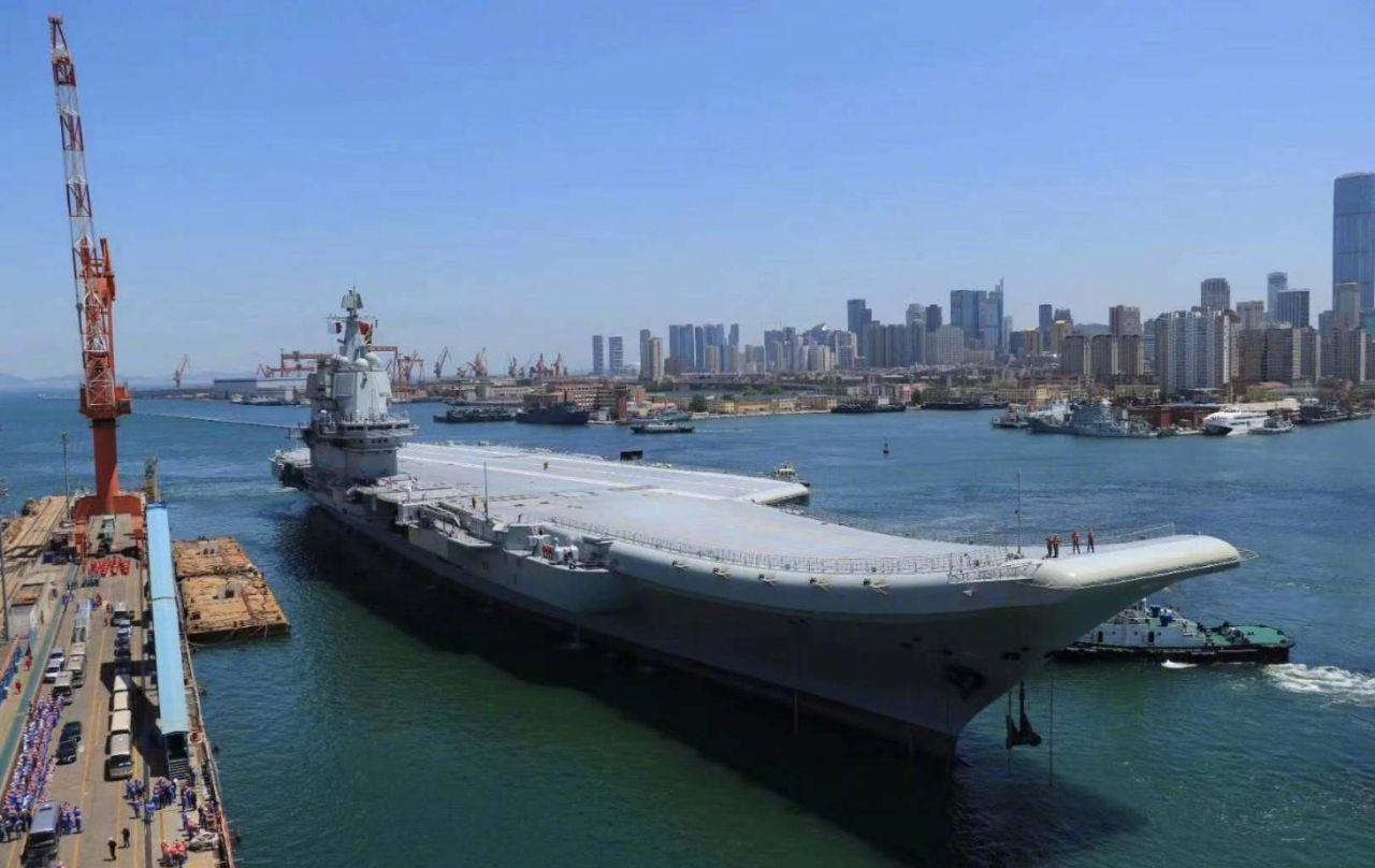 礼炮齐鸣002型国产航母第二次出海试航中国海军献上大礼