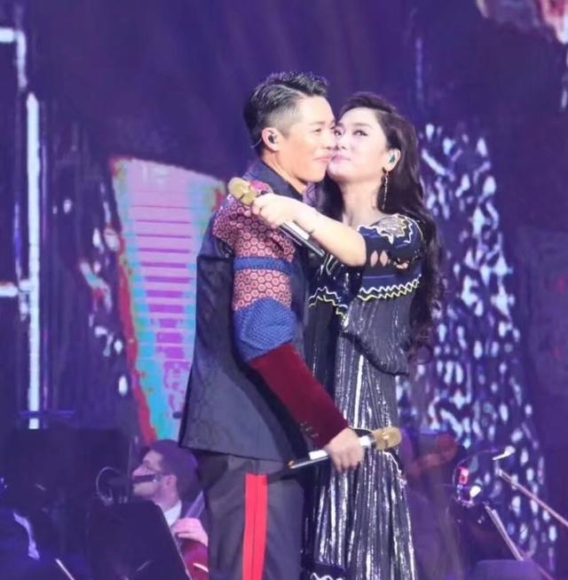 悟空问答网友曝凤凰传奇组合名来源听解释就知玲花曾毅谁地位高