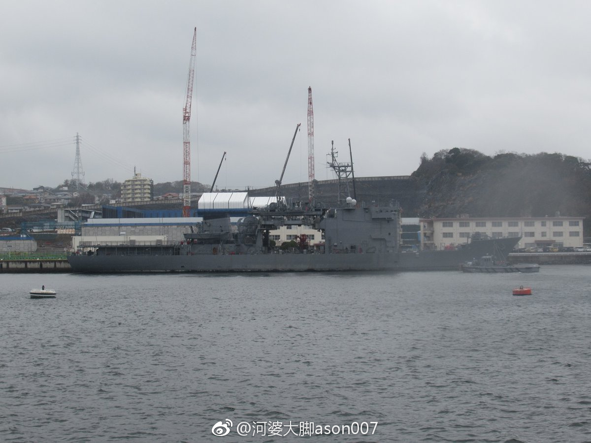 日本海上自卫队新一代"千代田"号(asr-404)潜艇救援舰今天在三井
