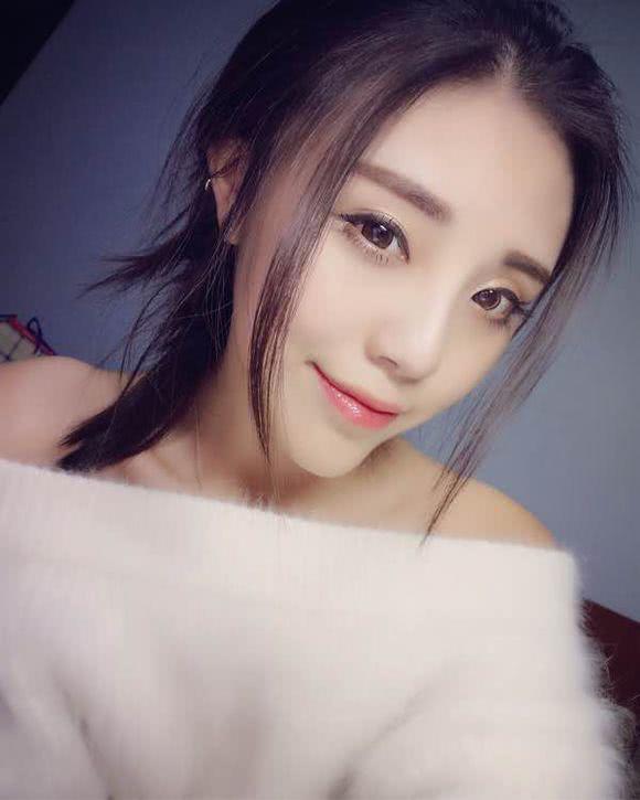 丁毛毛当年在斗鱼礼物榜也是排名前3吧,第一是雅迪第2冯提莫,第3就是