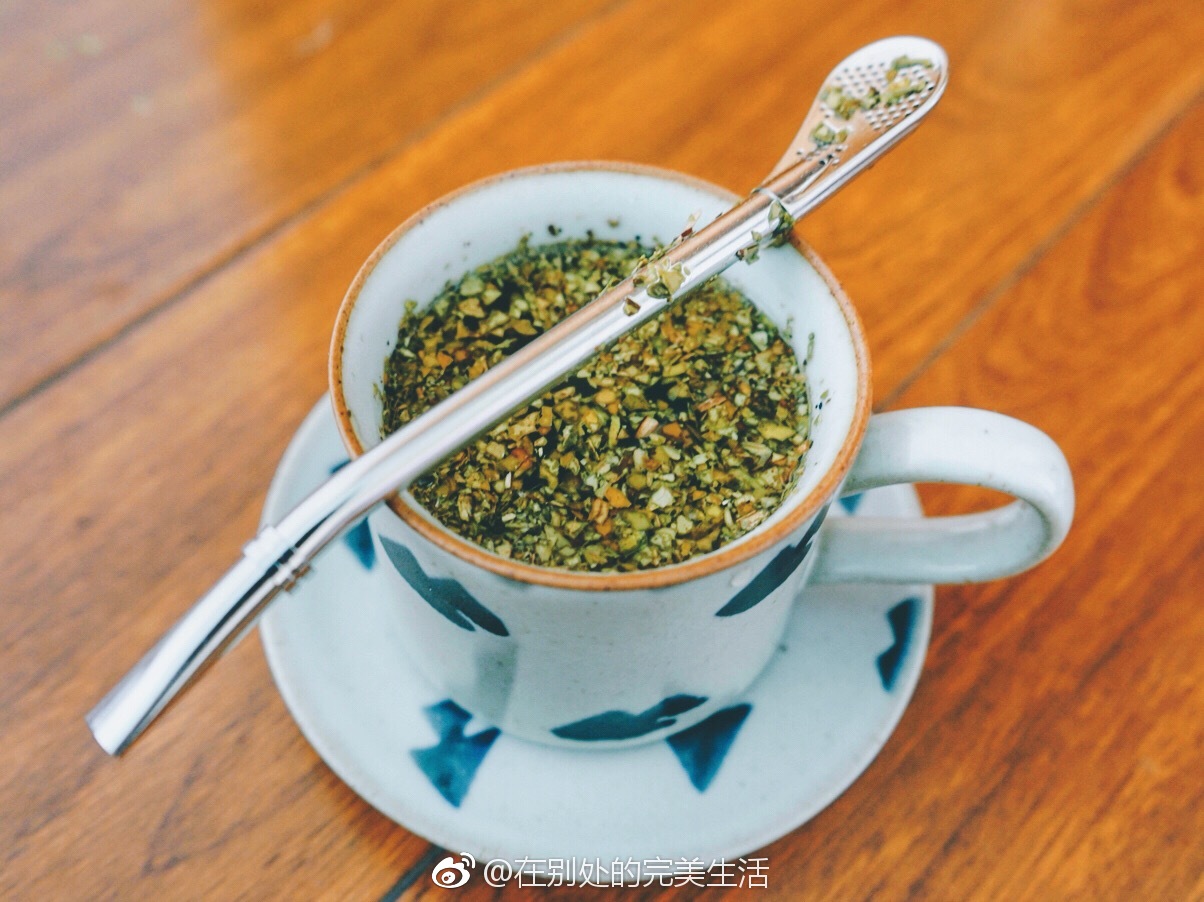 马黛茶是阿根廷的特色,阿根廷人基本当水喝