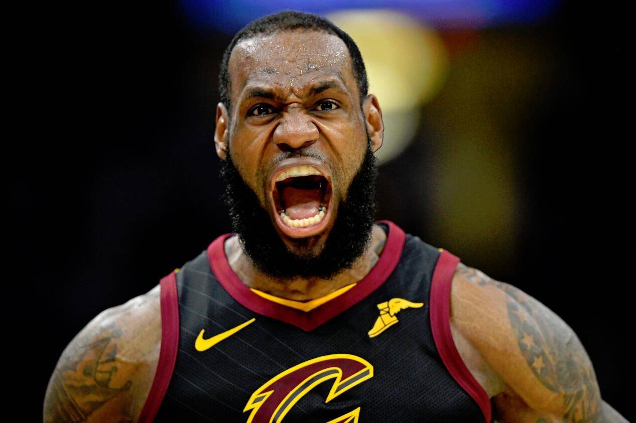 一点不像个打了15年的男人!詹姆斯的霸气怒吼庆祝,了解一下