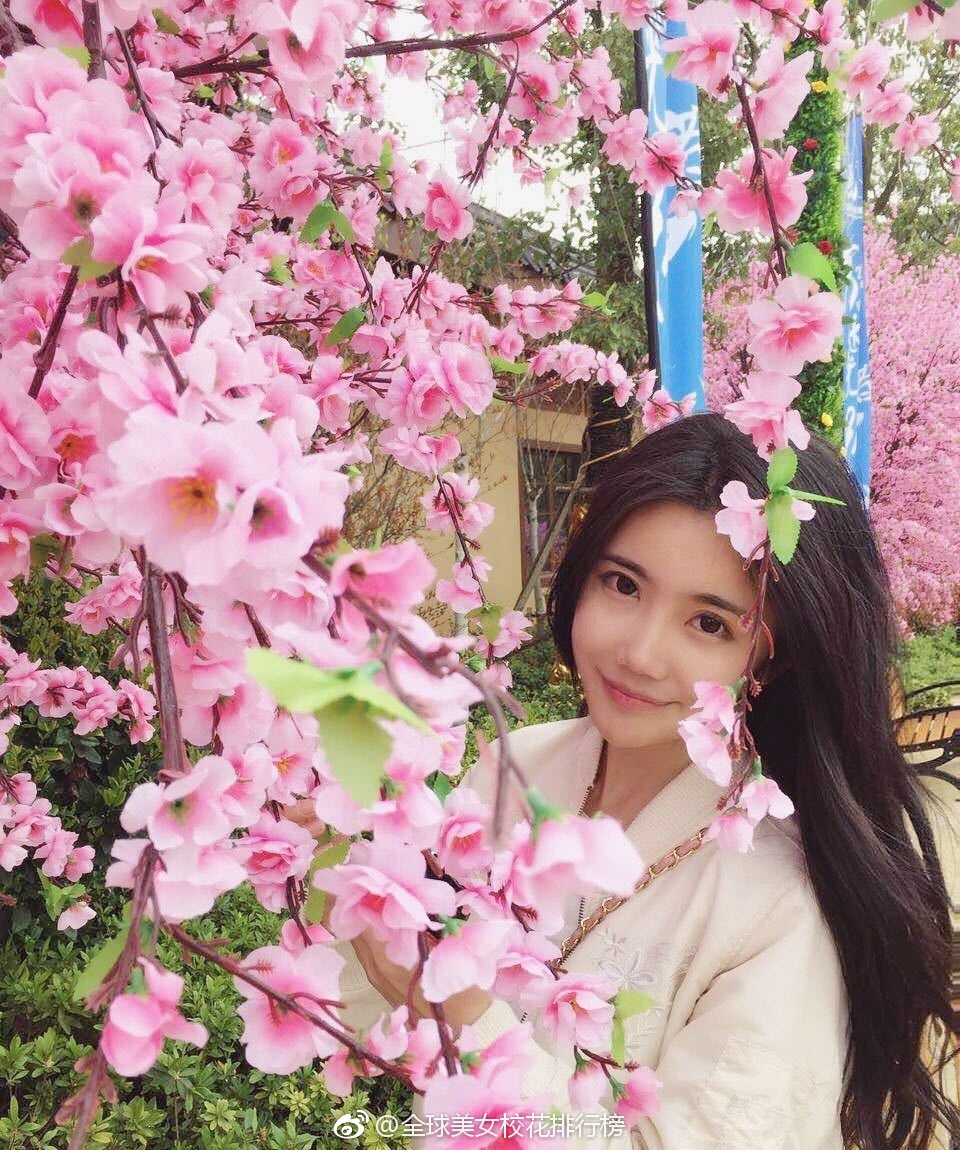 李敏儿 蒙古族 身高165cm