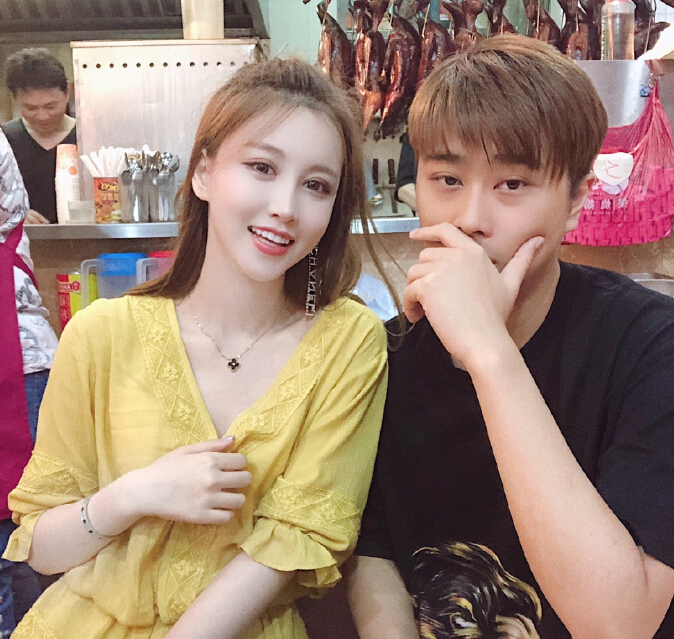 卢本伟被禁播后的生活:美颜后双眼还是无神 被榨干了吗?