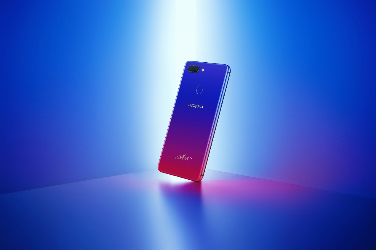 红蓝渐变全新外观!r15星云特别版释放你的个性