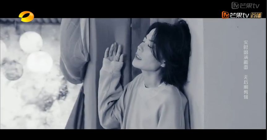 《幻乐之城》中的王菲动如脱兔,嗓音绵柔极富有感染力,她那句:梦中人