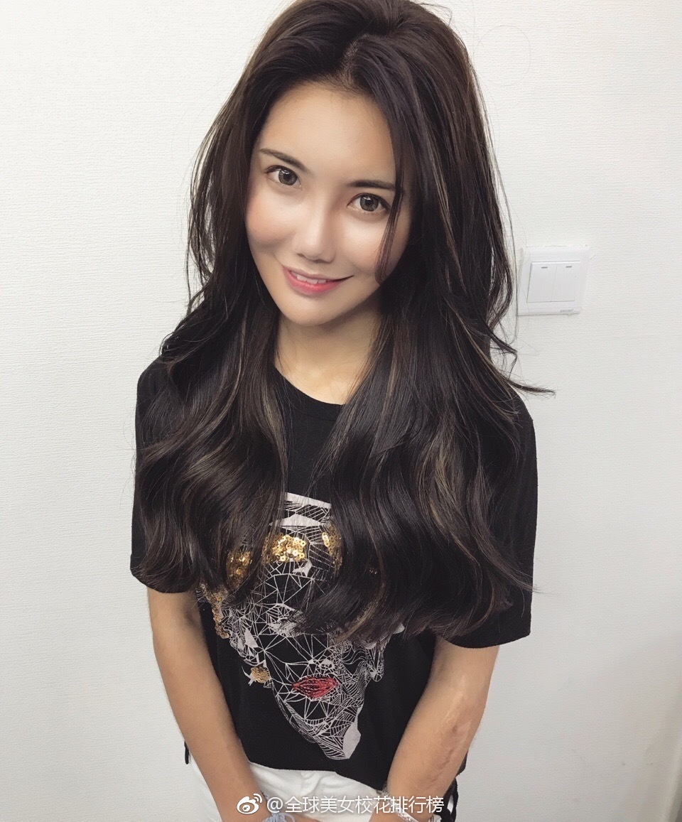 李敏儿 蒙古族 身高165cm