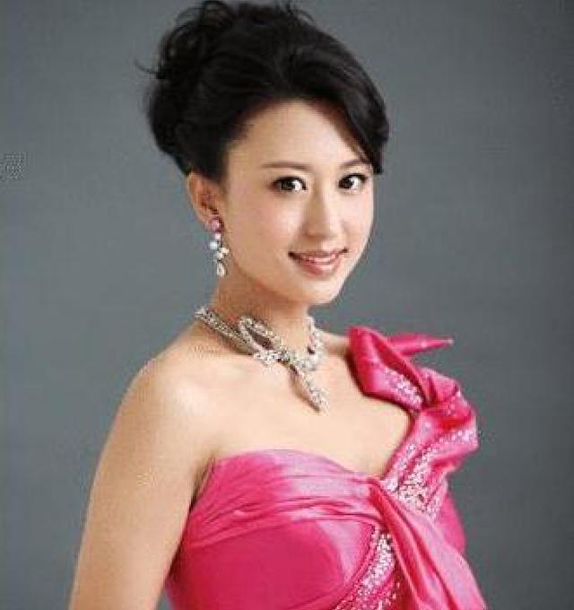 婚后重新回归央视的名主持张蕾,甜美秀丽,亲切大方|央视|张蕾|欢乐中国行_新浪新闻