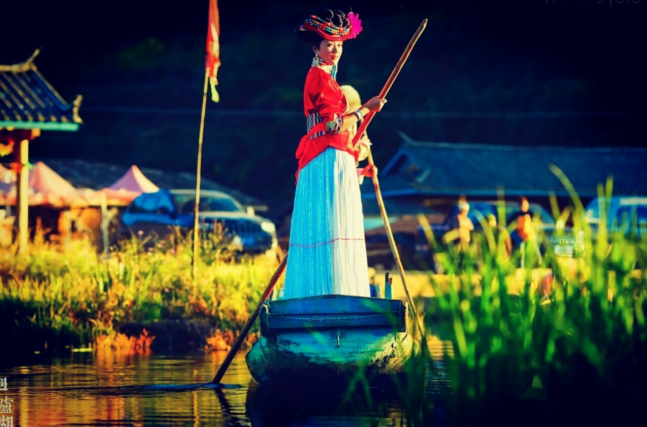 亲,幽蓝深邃的泸沽湖,浪漫神秘的摩梭族