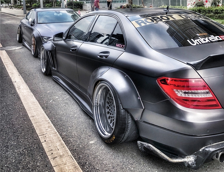 为宽体梦购入奔驰c级改装黑武士,这气场c63看了都要为之颤抖!
